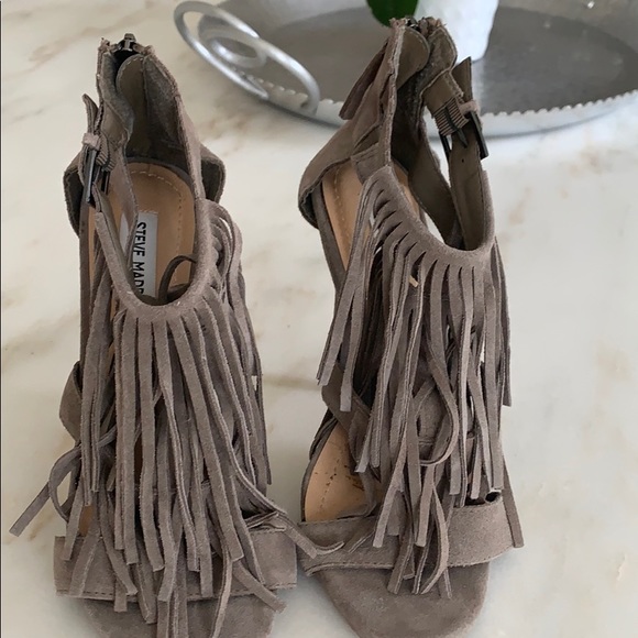 Steve Madden taupe suede sandals with fringe 81/2 - Picture 4 of 10